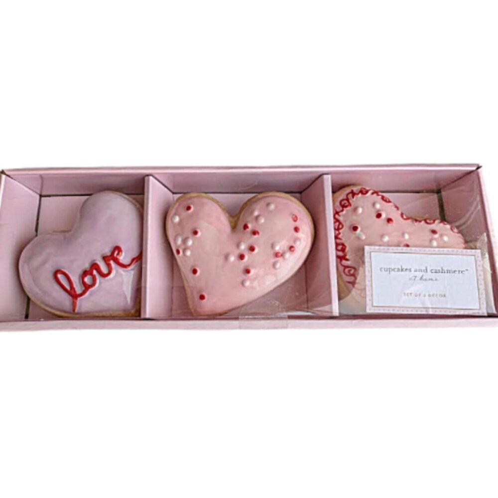 NIB Cupcakes & Cashmere Set of 3 Ceramic Valentine Heart Shaped Donut Decor